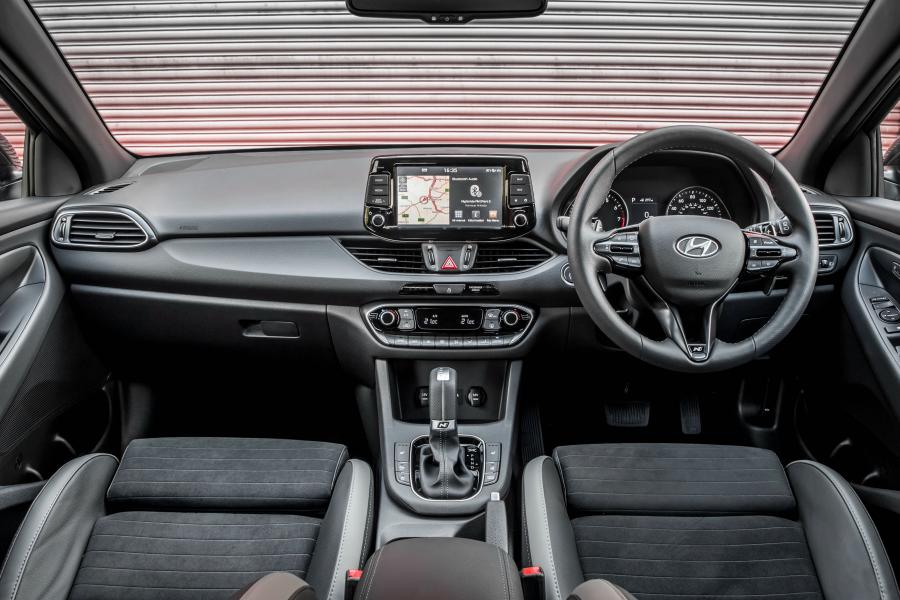 Торпедо Hyundai i30 N Line (PD) 2018 года  (UK) (фото 35 из 40)